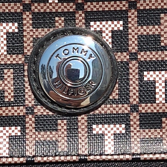 Tommy Hilfiger Monogram Crossbody Purse*Like New* - Picture 7 of 12